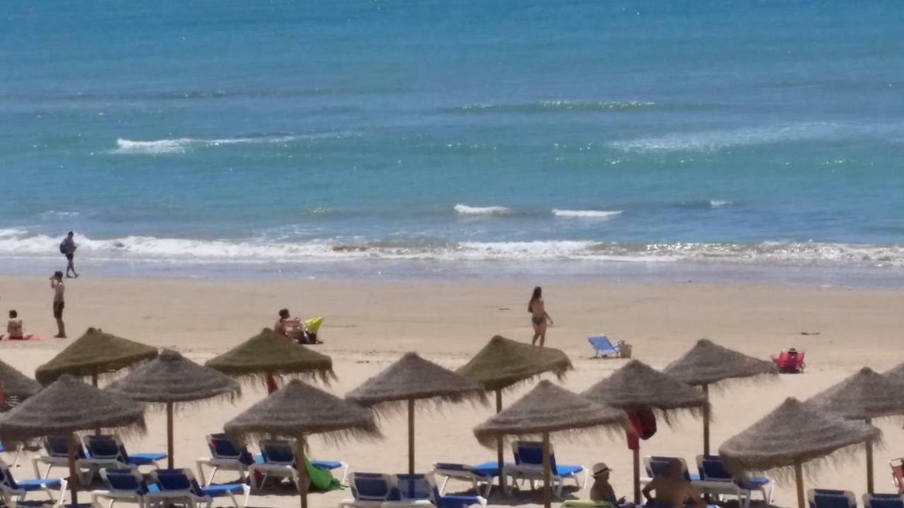 Estudio Deluxe Playa De La Victoria Cádiz Exteriör bild
