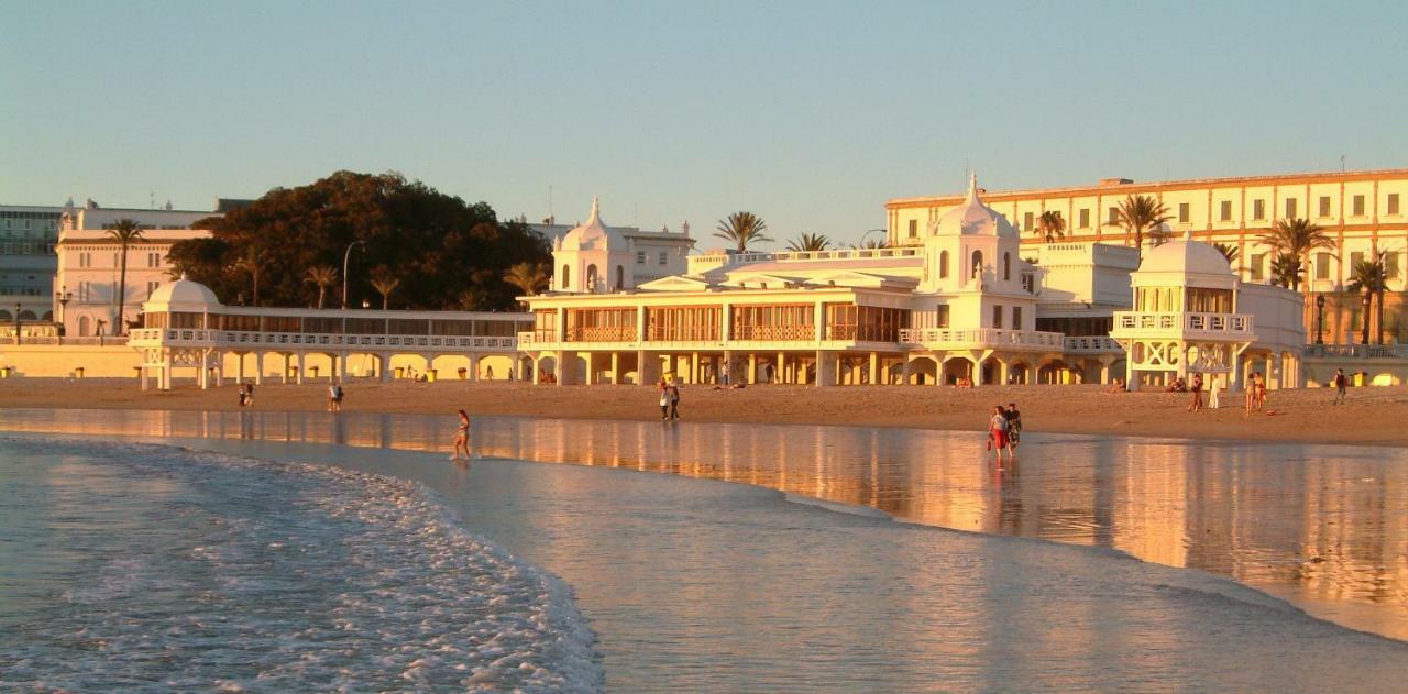 Estudio Deluxe Playa De La Victoria Cádiz Exteriör bild